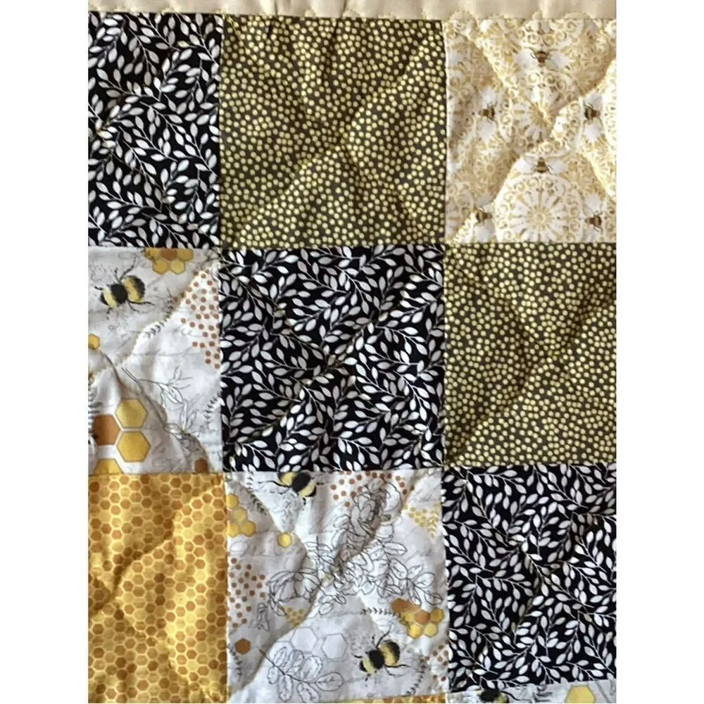 NWT. Hand Crafted Honey Bees Quilt
